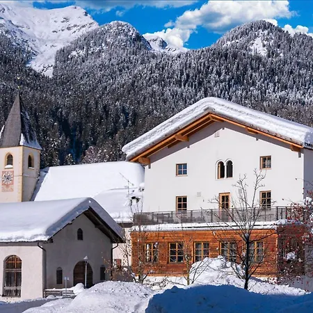 Zum Hirschen Boutique Val Di Non 3*